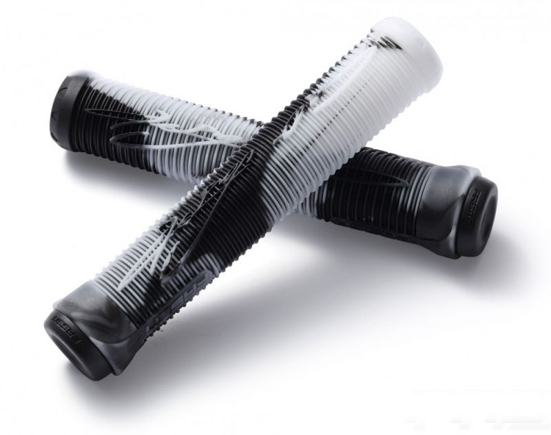 FASEN Fast Hand Grips Black/White incl. Plugs - Scootergriffe
